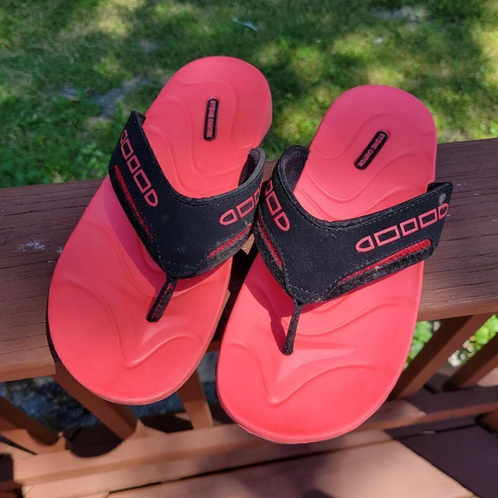 Stone Canyon Red Black Flip Flop Sandals Size 6